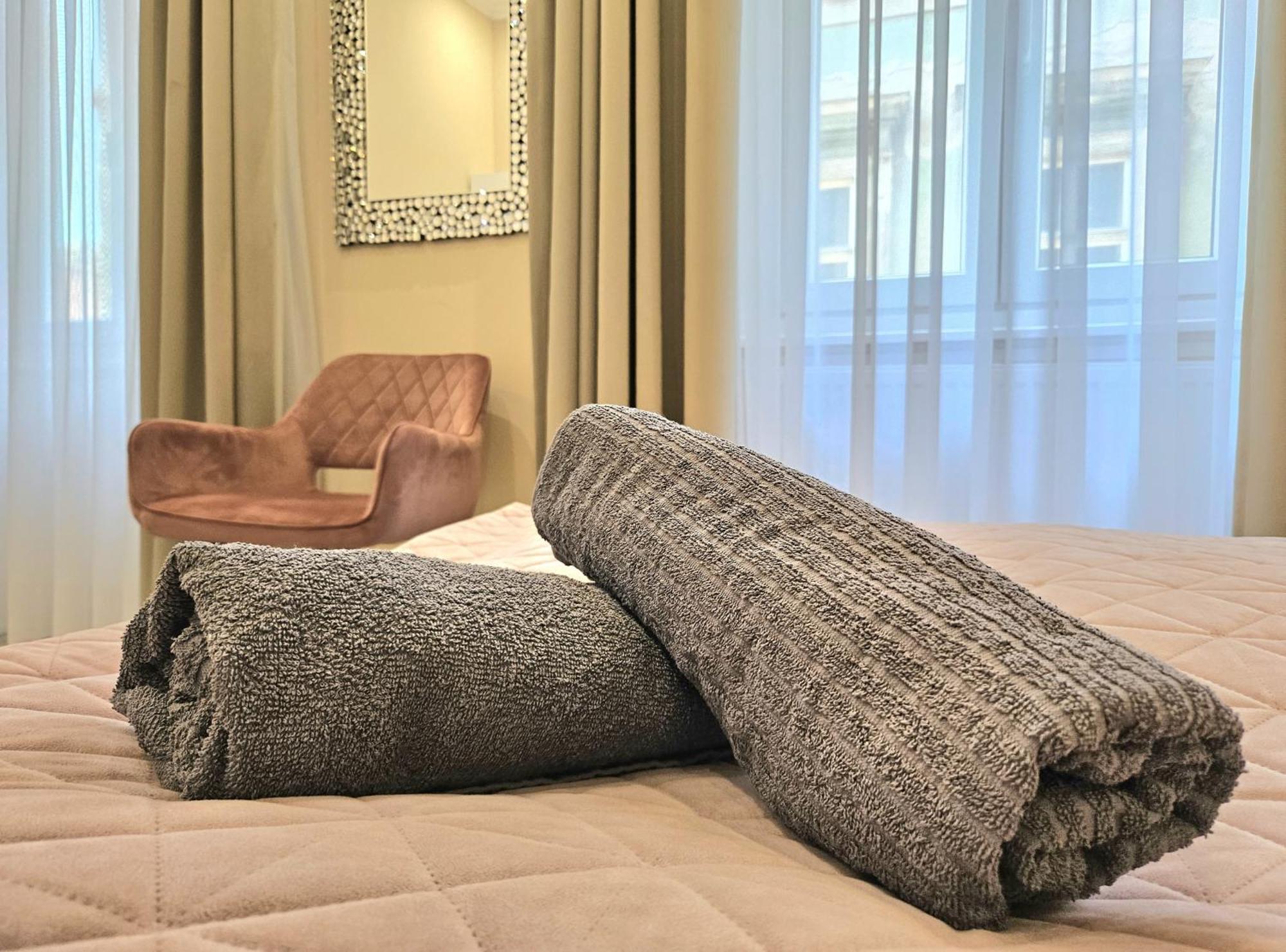 Designer Downtown Gem Apartment Будапеща Екстериор снимка