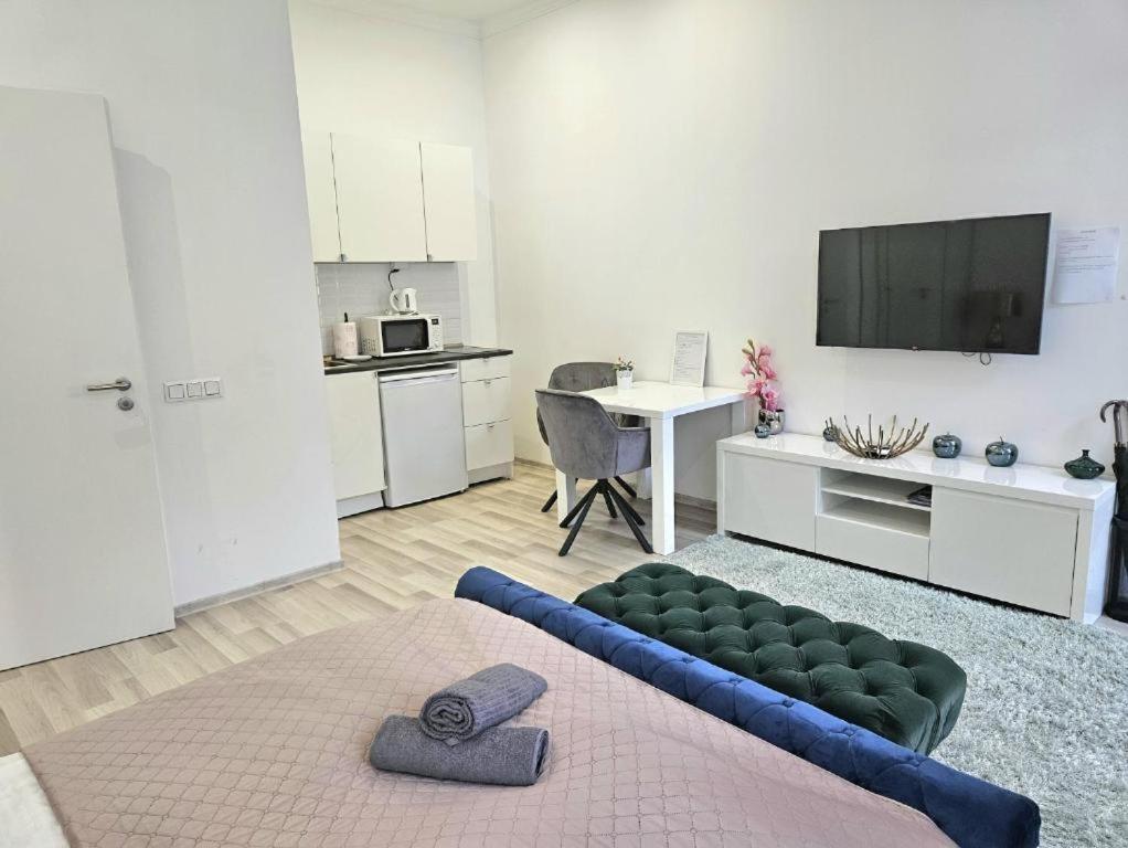 Designer Downtown Gem Apartment Будапеща Екстериор снимка