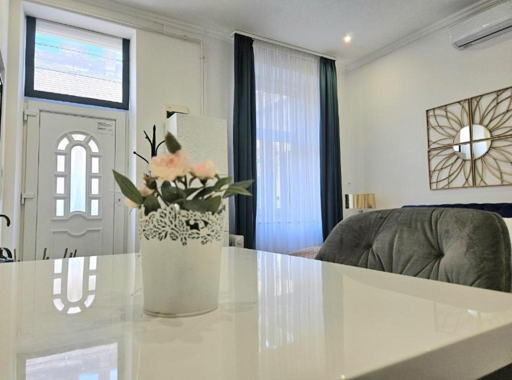 Designer Downtown Gem Apartment Будапеща Екстериор снимка