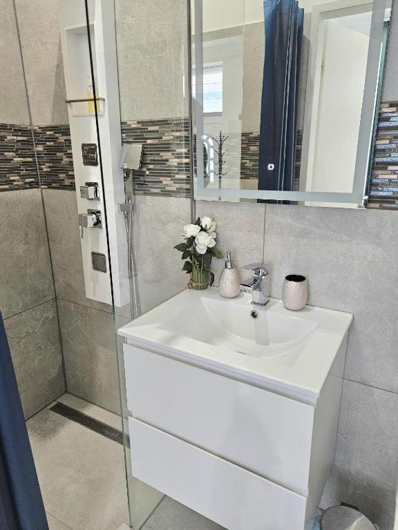 Designer Downtown Gem Apartment Будапеща Екстериор снимка
