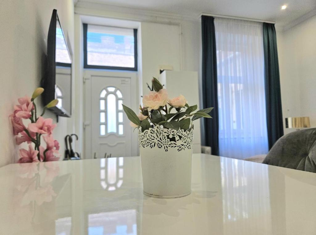 Designer Downtown Gem Apartment Будапеща Екстериор снимка
